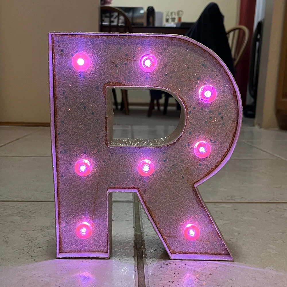 Light-Up Letter R - Picture 2 of 13